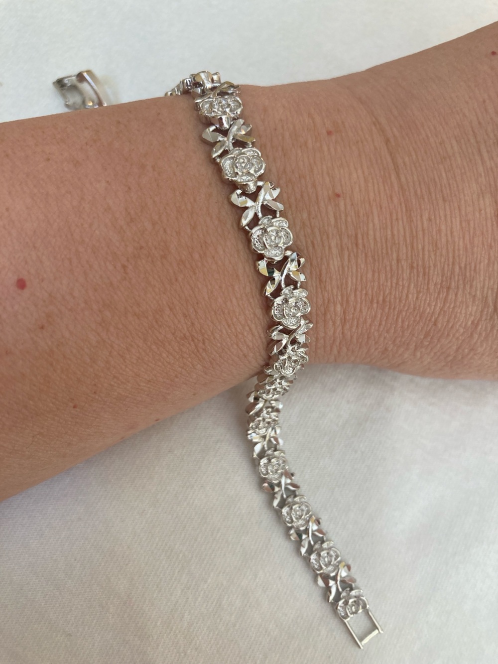 Roses Silver Tone Feminine Romantic Bracelet